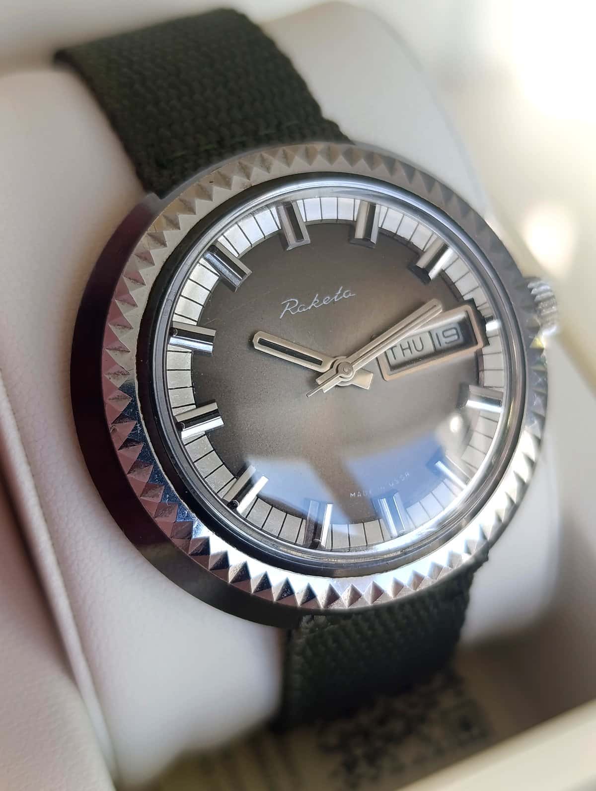 Raketa UFO 1980s USSR Watch Mechanical 2628H Day Date Vintage Rare
