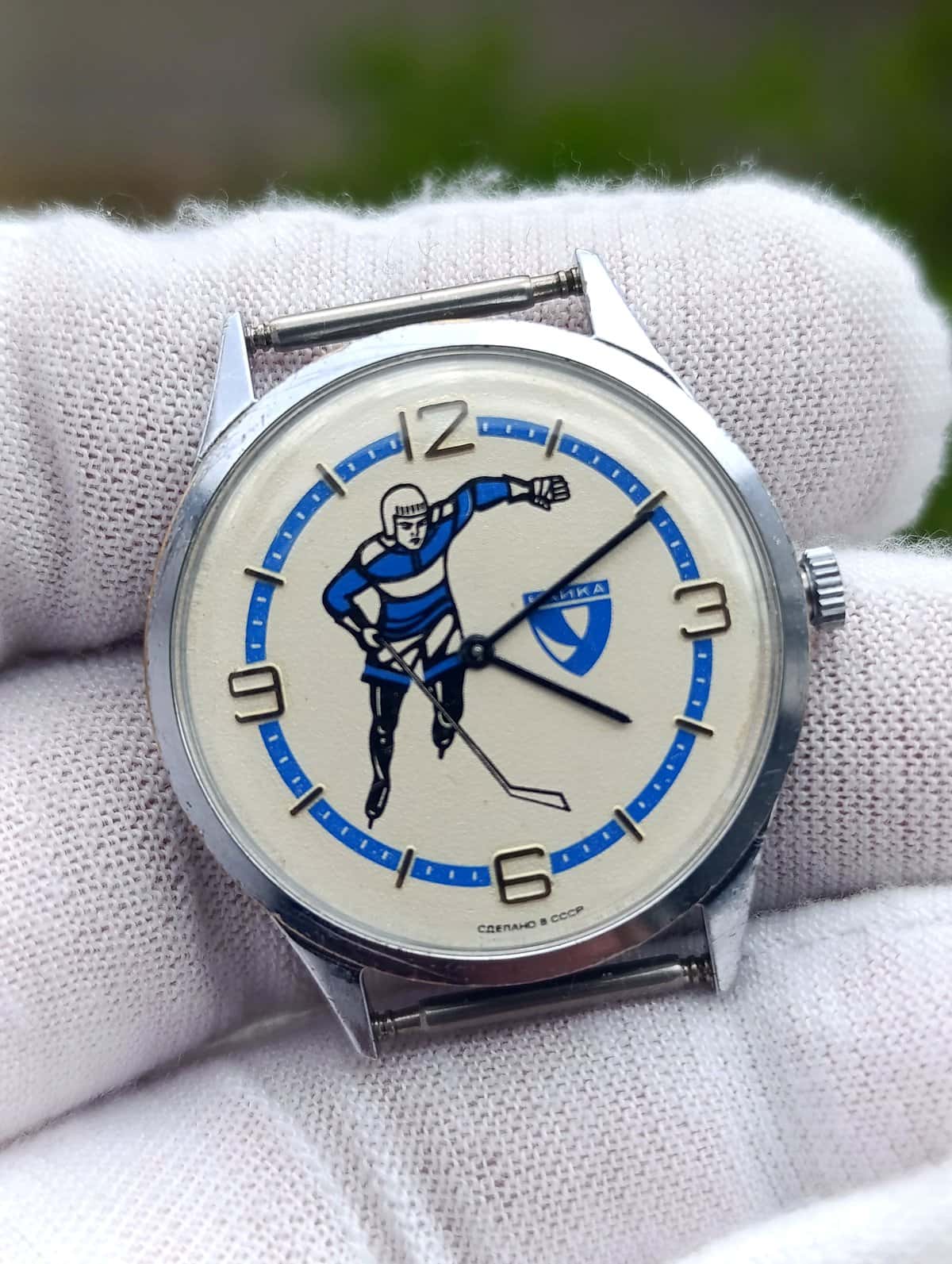 Vintage Chaika 1601A Hockey Player Dial — Serviced Soviet Watch