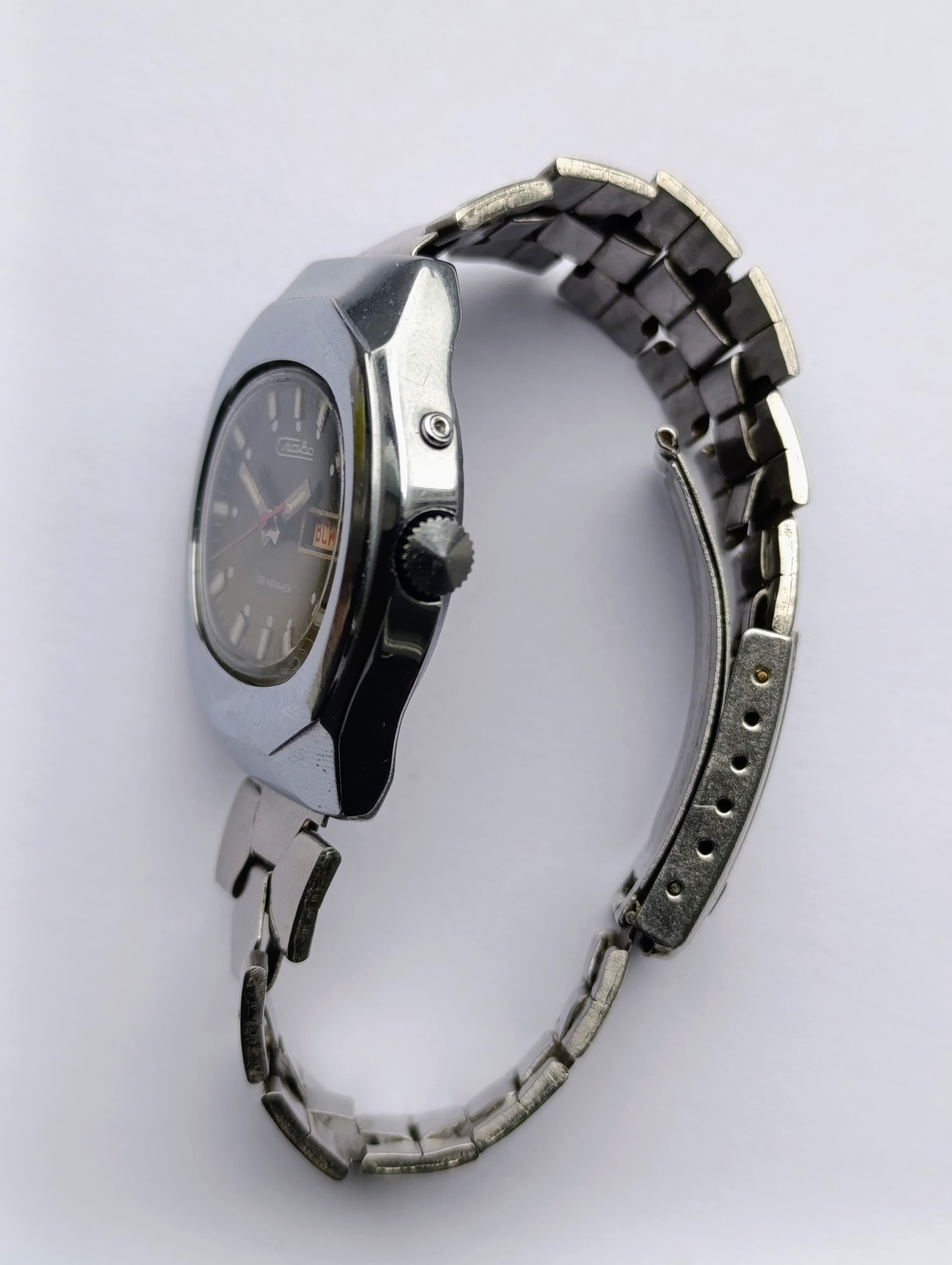 Rare Slava 2428 USSR Mechanical Watch – All Original, Faceted Chrome Case, 26 Jewels – thumbnail 4