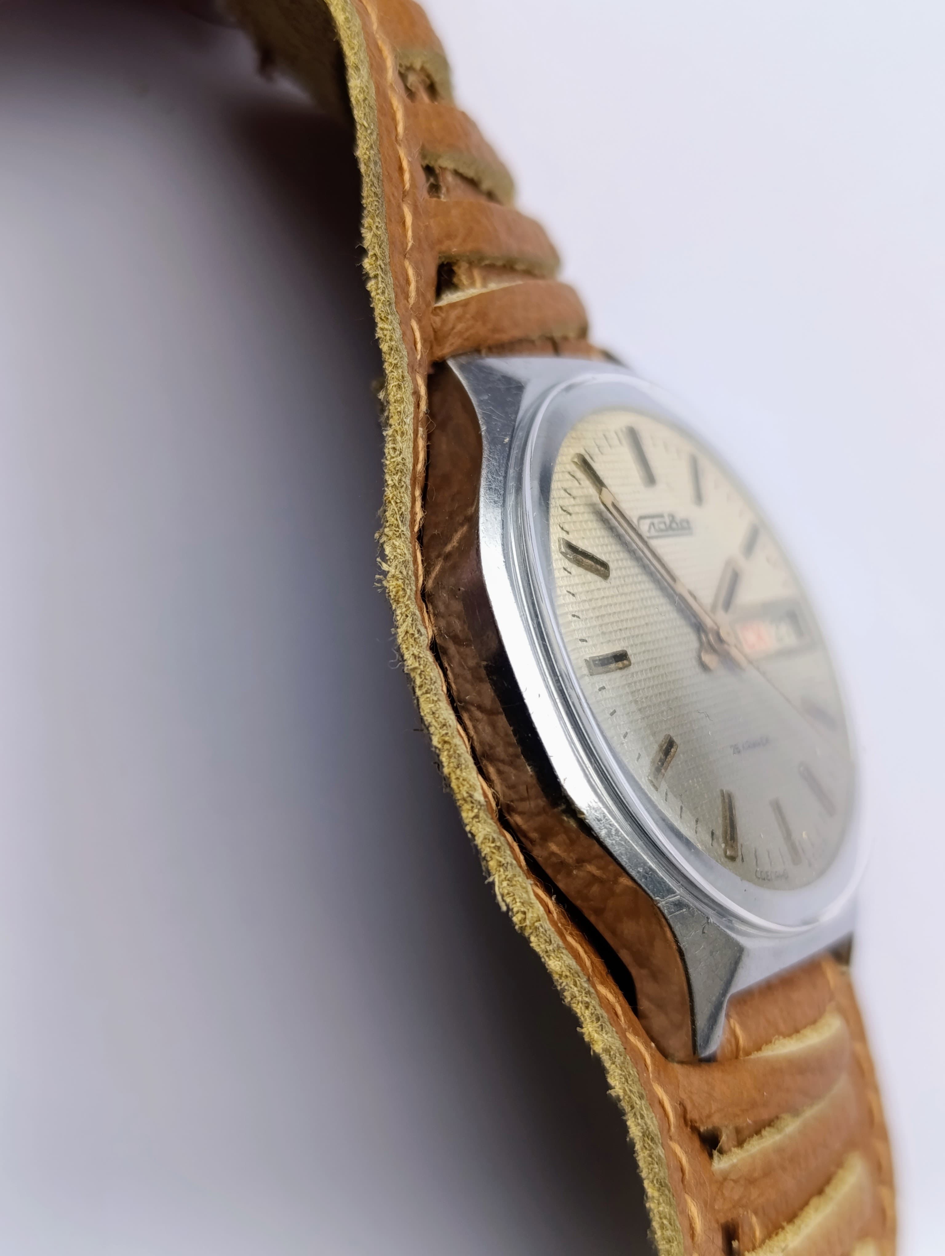Vintage Slava 2428 Mechanical Watch  – Made in USSR by Second Moscow Watch Factory – thumbnail 6