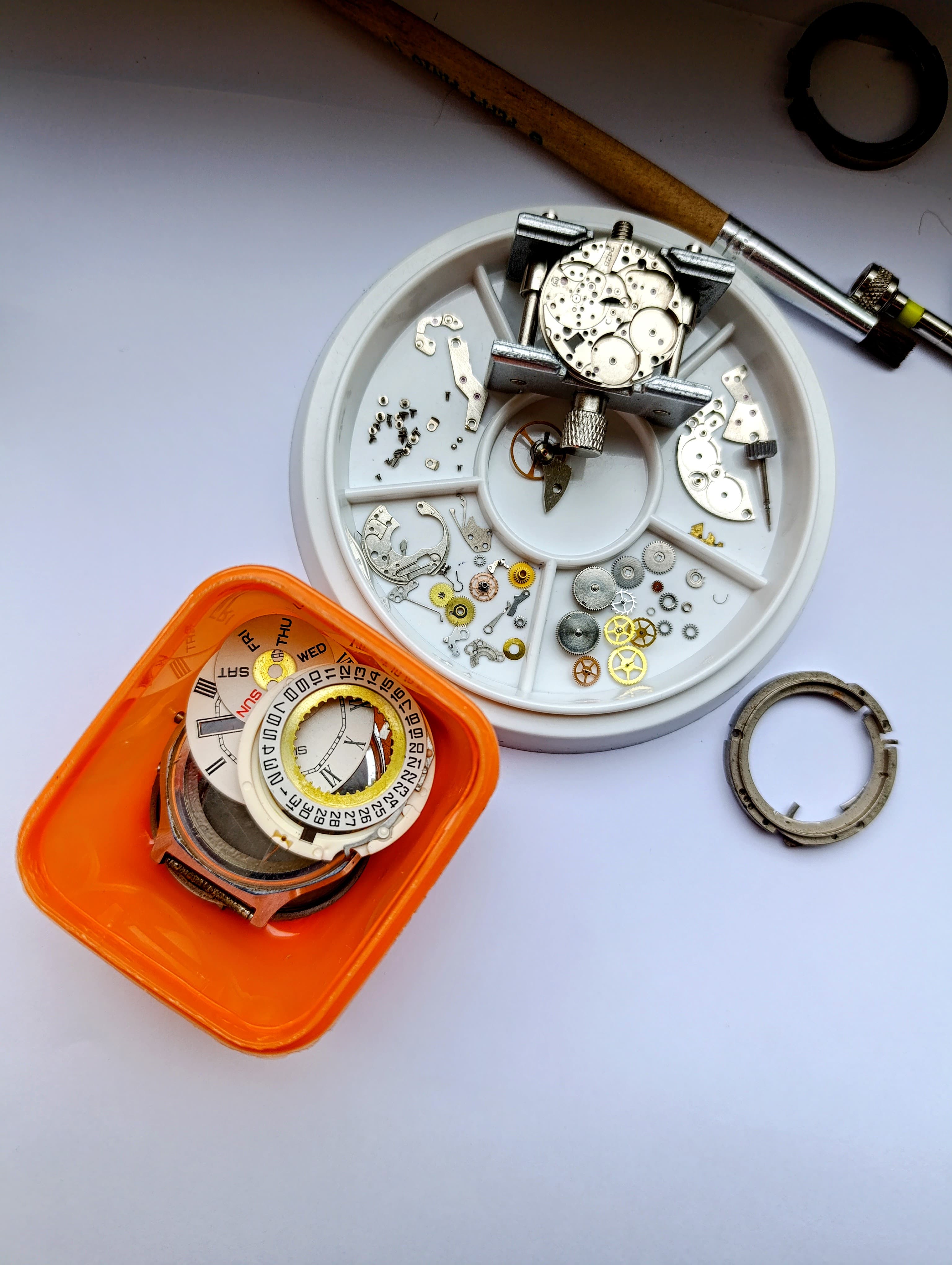 Rare Slava 2428 Mechanical Watch from USSR – 26 Jewels Movement, Dual Calendar, Authentic Soviet Men’s Wristwatch – thumbnail 12