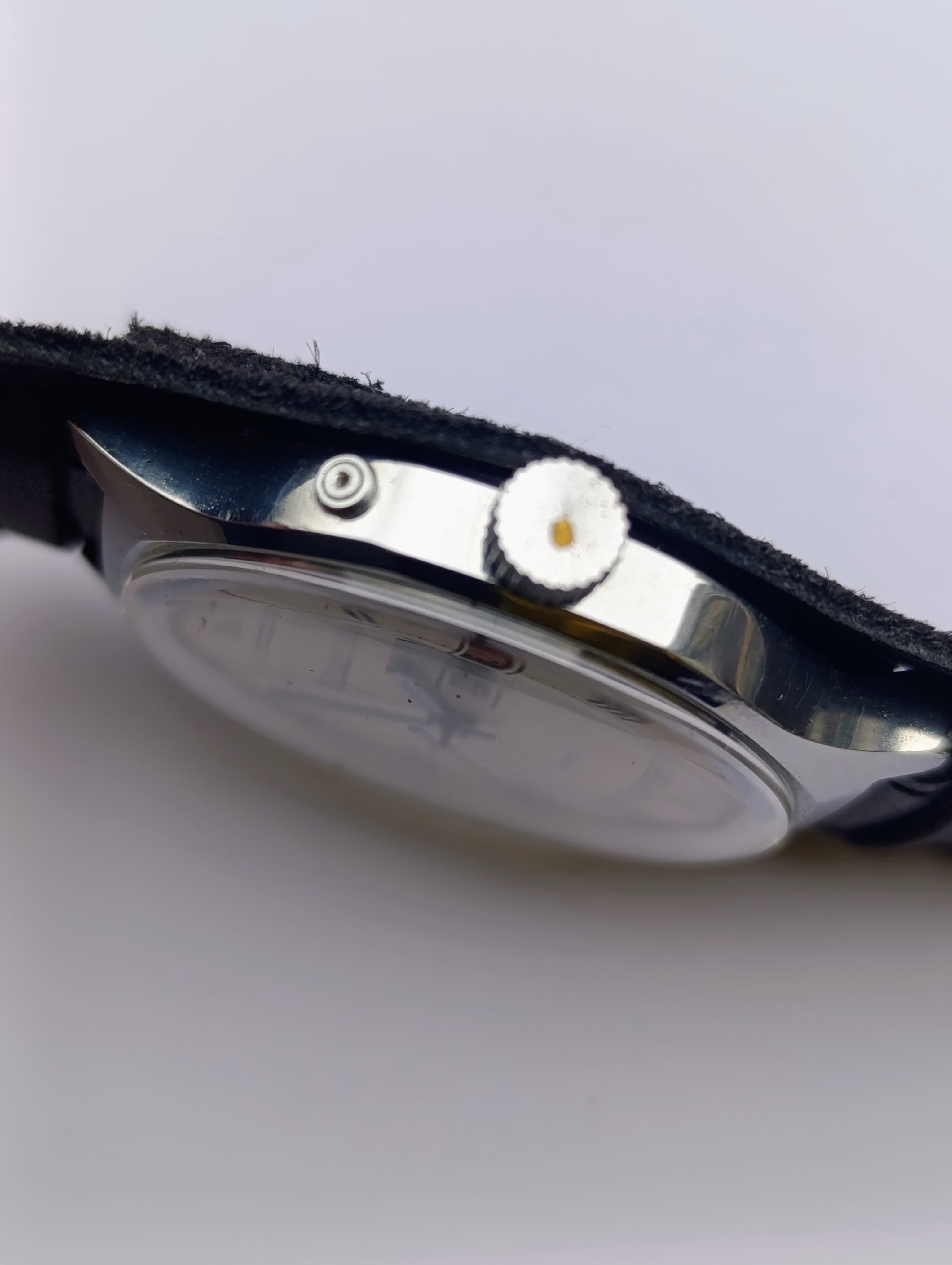 Rare Slava 2428 Mechanical Watch from USSR – 26 Jewels Movement, Dual Calendar, Authentic Soviet Men’s Wristwatch – thumbnail 9