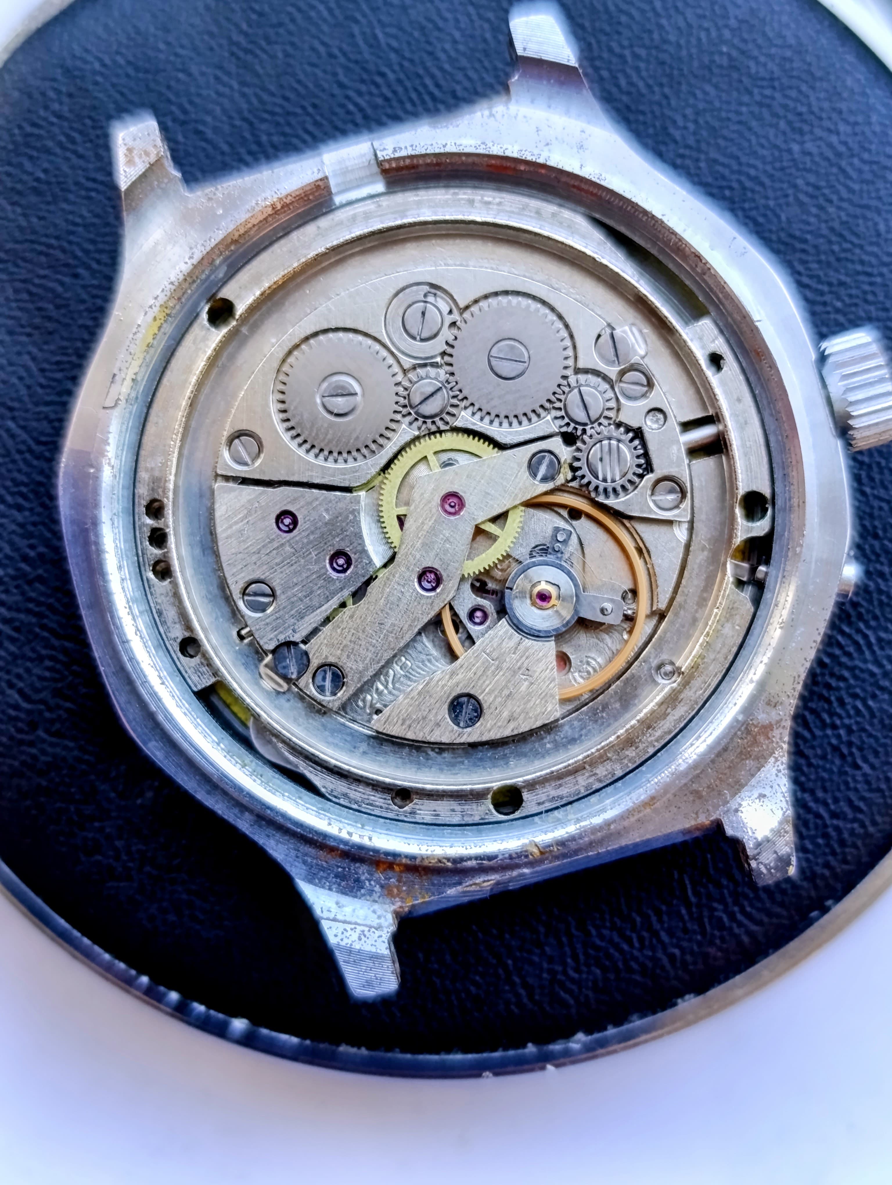 Rare Slava 2428 Mechanical Watch from USSR – 26 Jewels Movement, Dual Calendar, Authentic Soviet Men’s Wristwatch – thumbnail 7