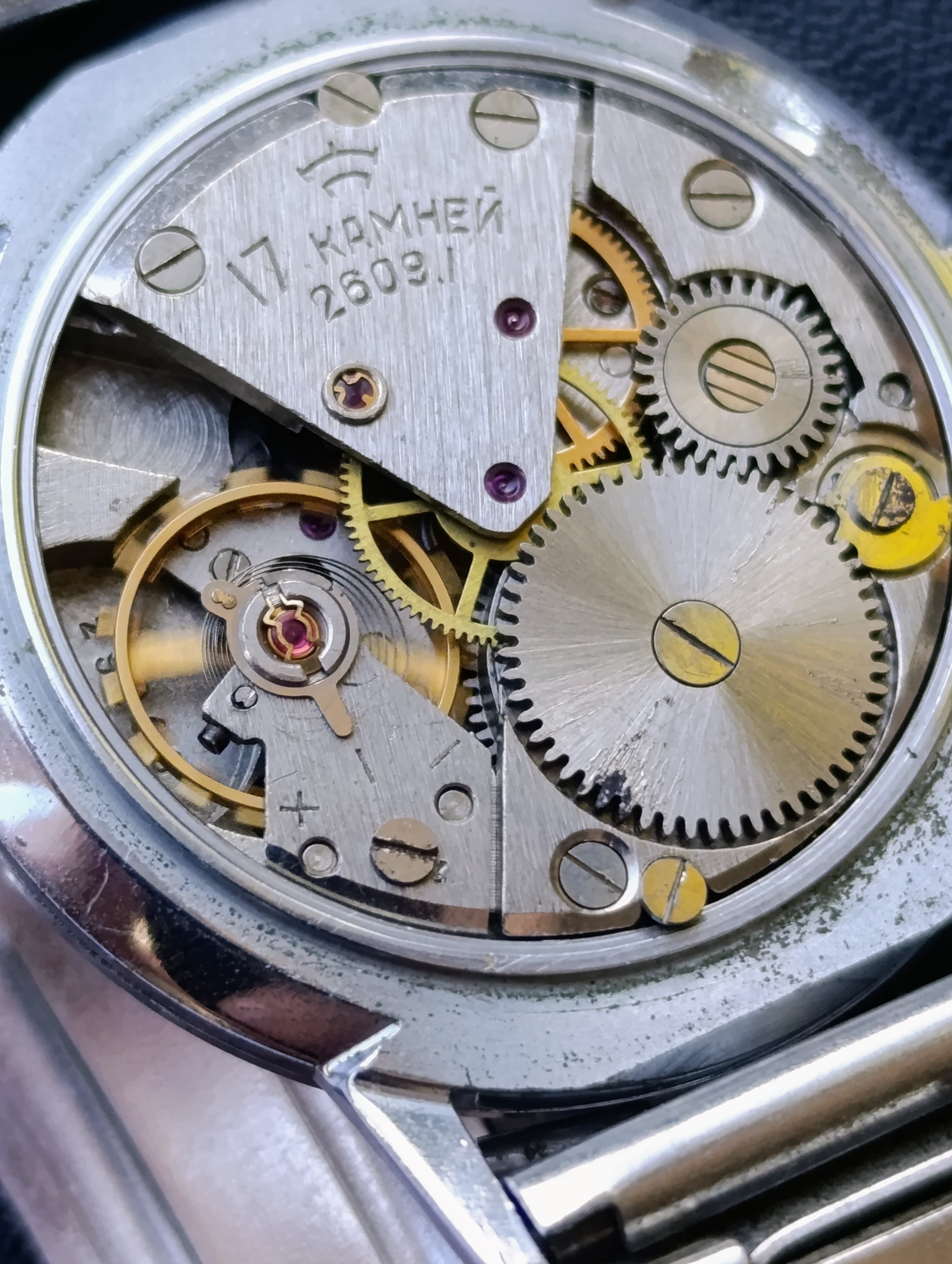Vintage Soviet Raketa Mechanical Dress Watch – White Enamel Dial Petrodvorets Watch Factory Made in USSR 1970s – thumbnail 4