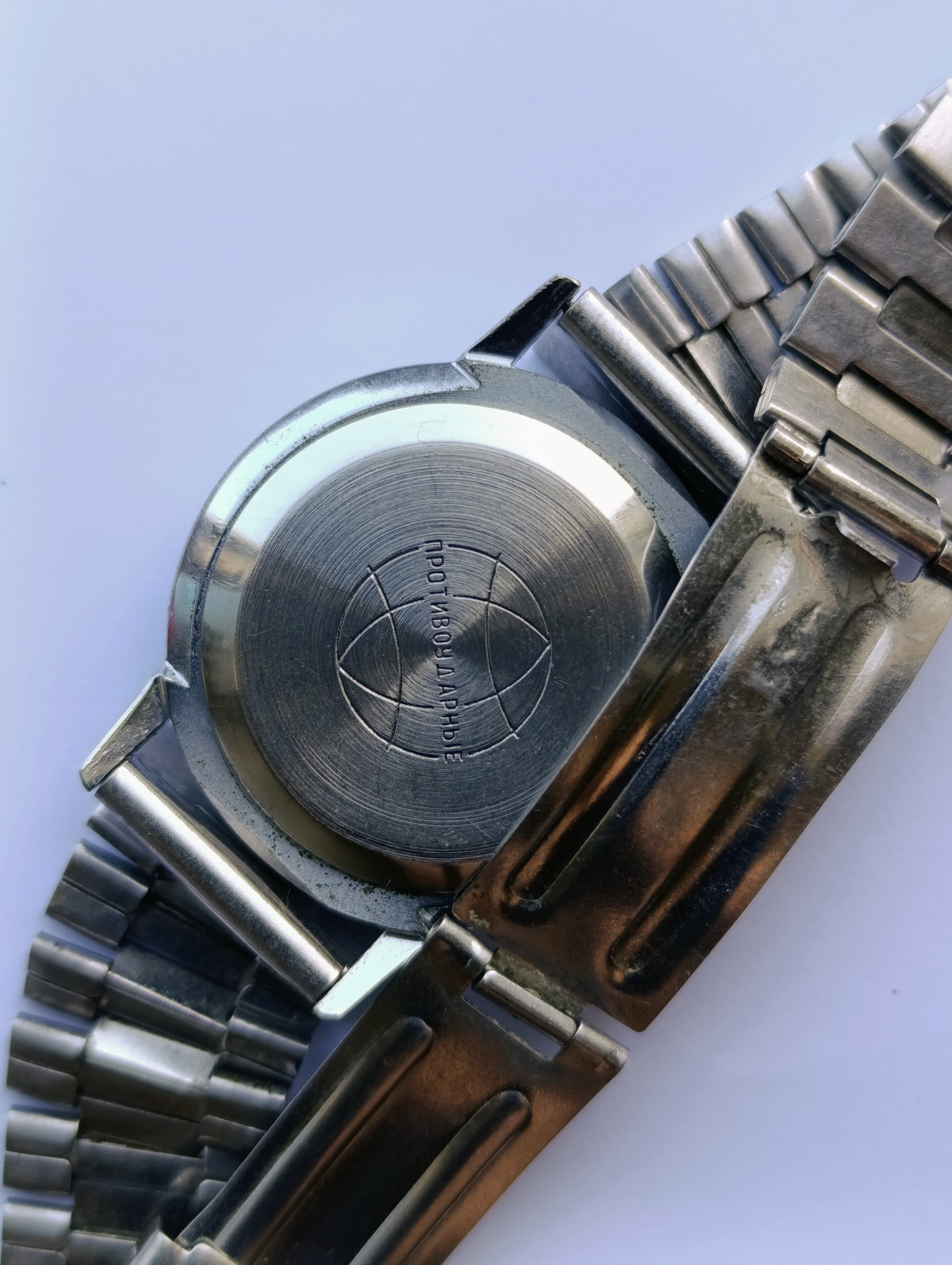 Vintage Soviet Raketa Mechanical Dress Watch – White Enamel Dial Petrodvorets Watch Factory Made in USSR 1970s – thumbnail 2