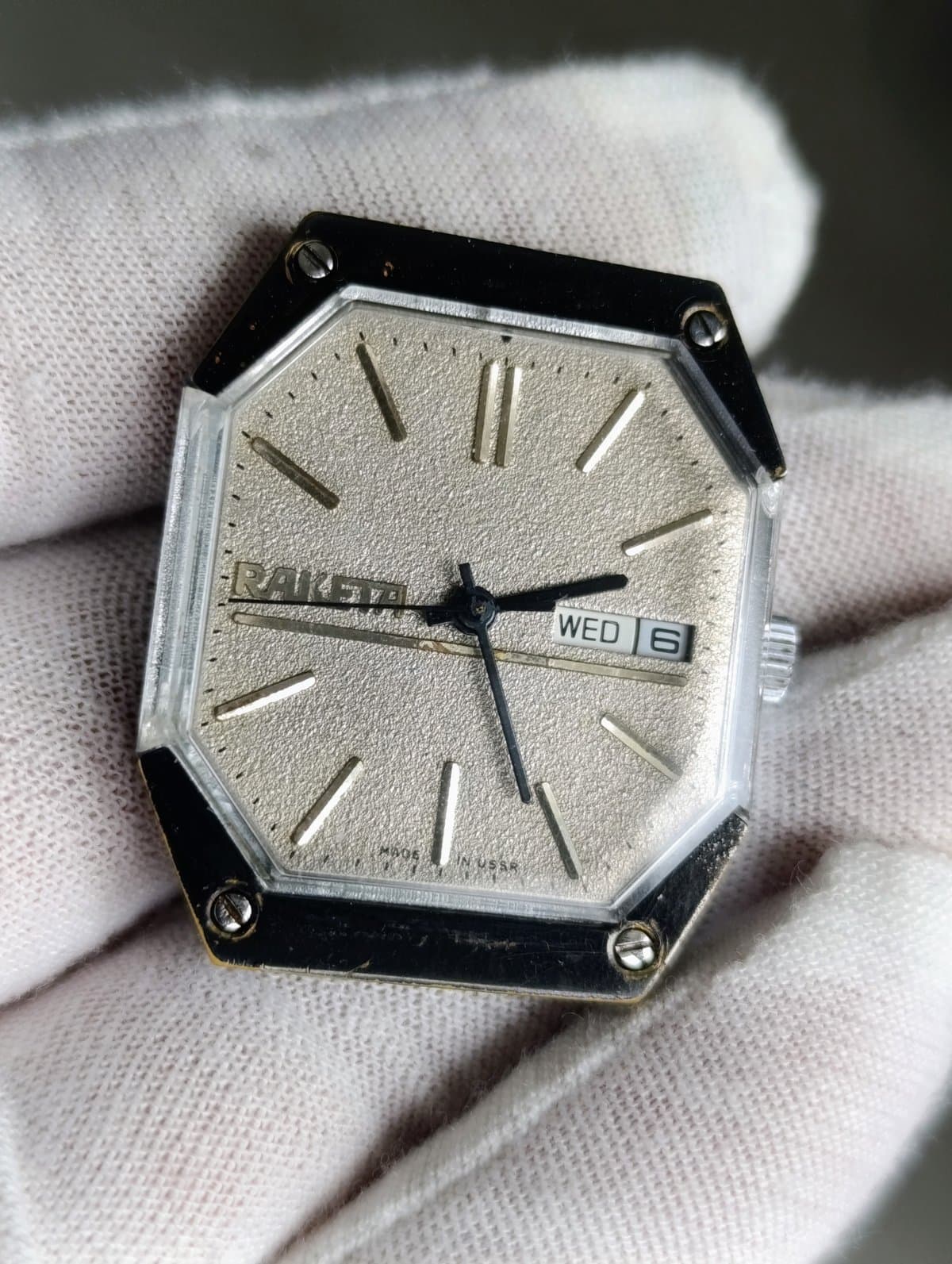 Raketa Star Wars Watch USSR – Vintage Soviet Mechanical Day Date 1980s Men’s Collectible Timepiece – thumbnail 3