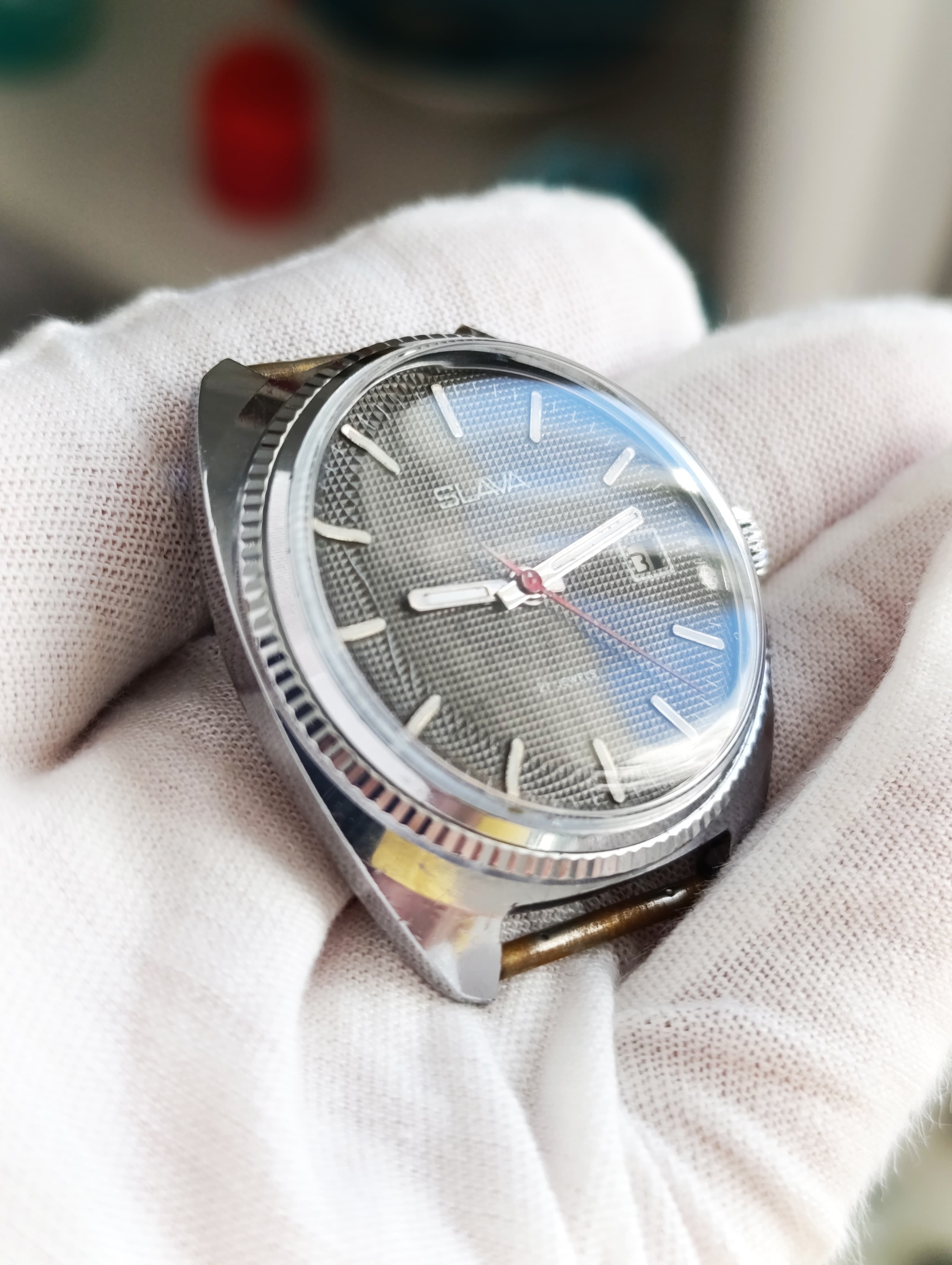 Slava Soviet Watch 21 Jewels Made In USSR Mechanical Wristwatch 1980s – thumbnail 1