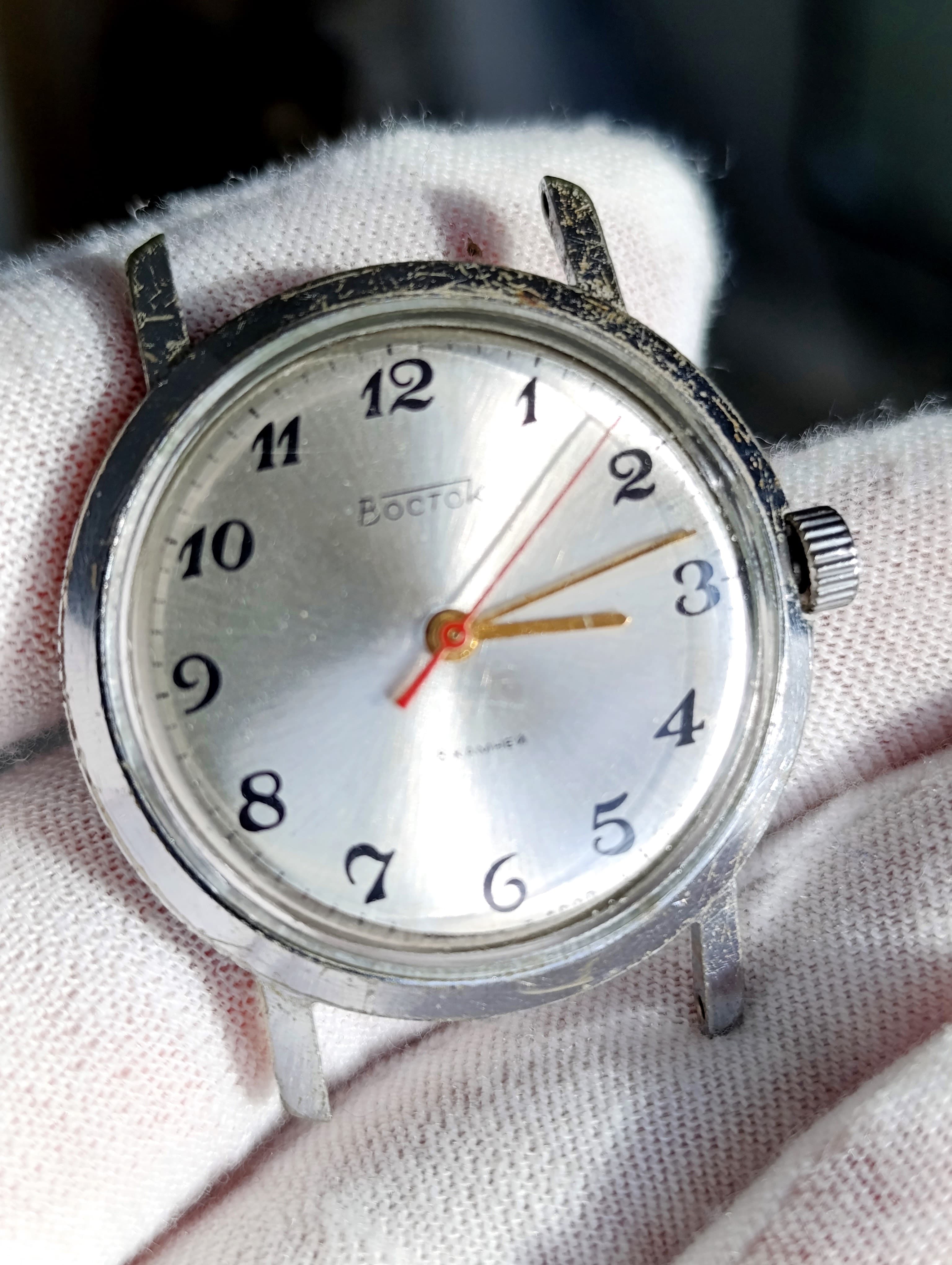 Rare Soviet Vostok 2209 – Classic 18-Jewel Mechanical Watch – thumbnail 1