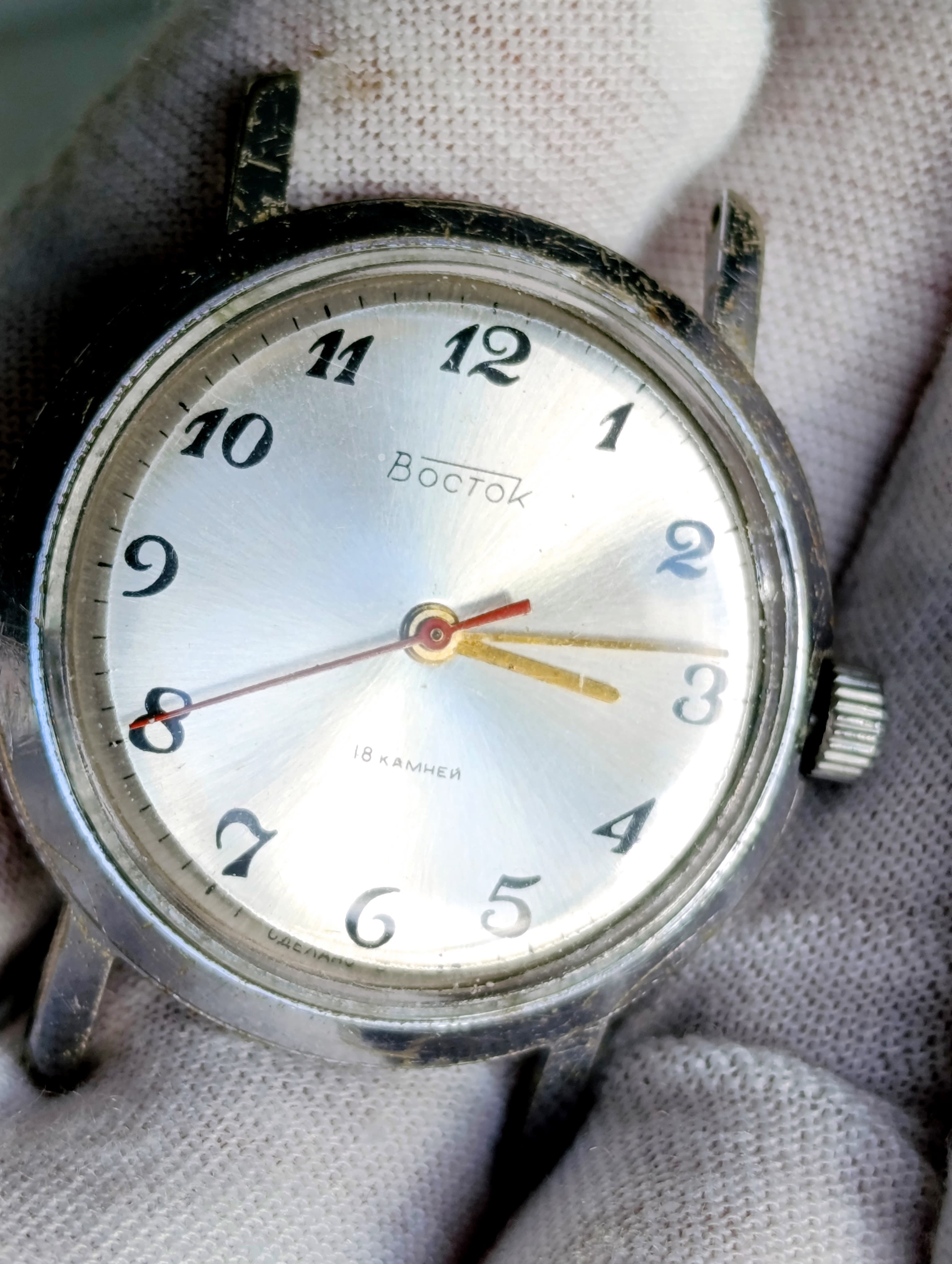 Rare Soviet Vostok 2209 – Classic 18-Jewel Mechanical Watch – thumbnail 7