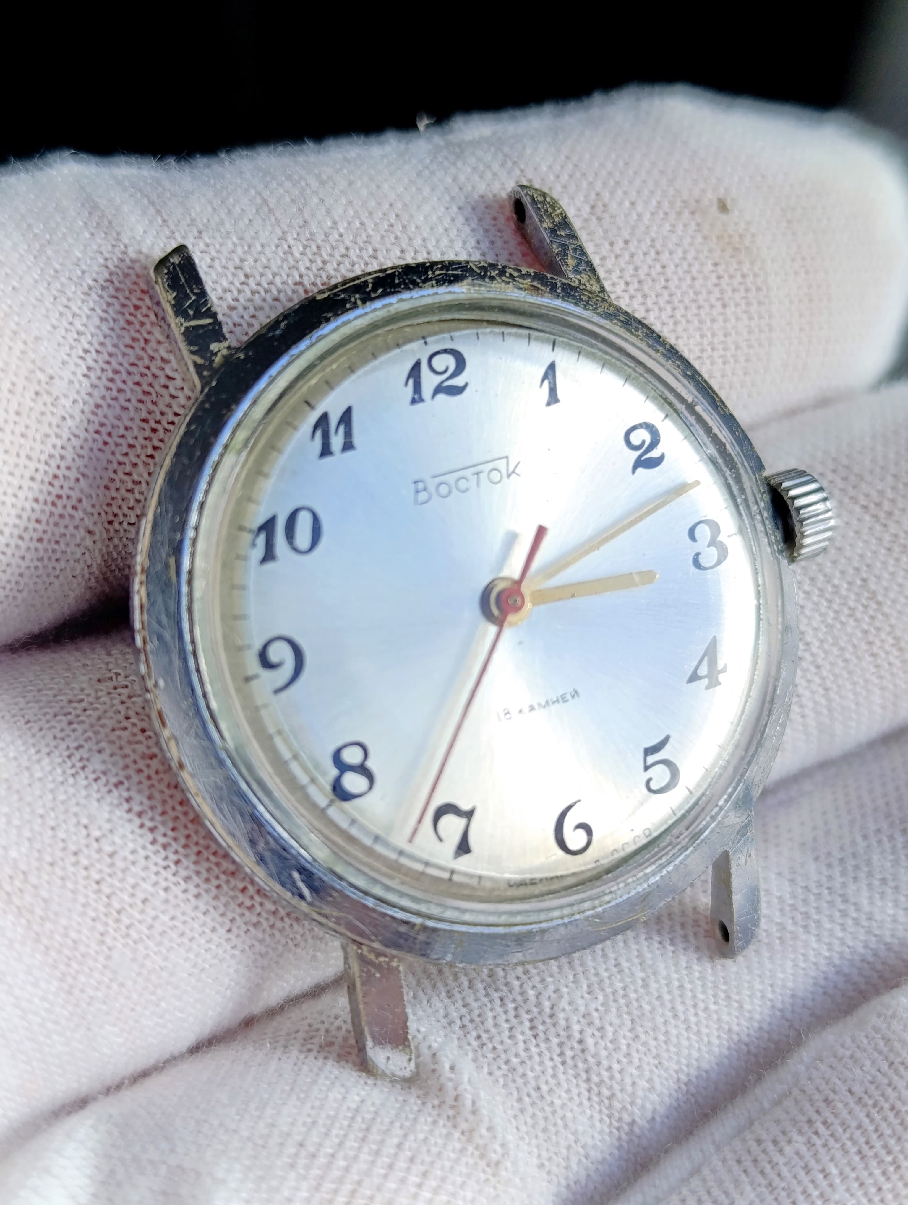 Rare Soviet Vostok 2209 – Classic 18-Jewel Mechanical Watch – thumbnail 6