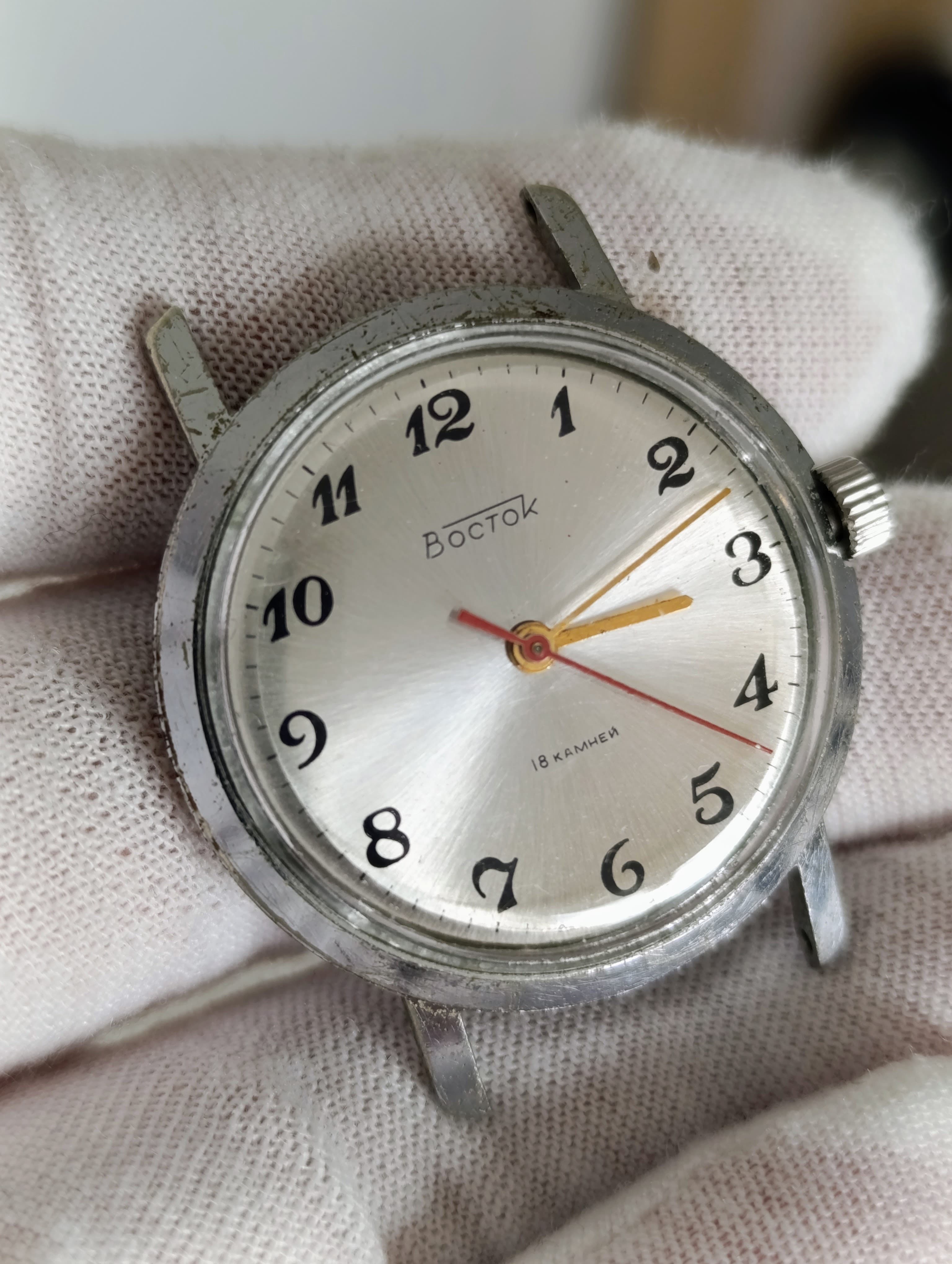Rare Soviet Vostok 2209 – Classic 18-Jewel Mechanical Watch – thumbnail 5