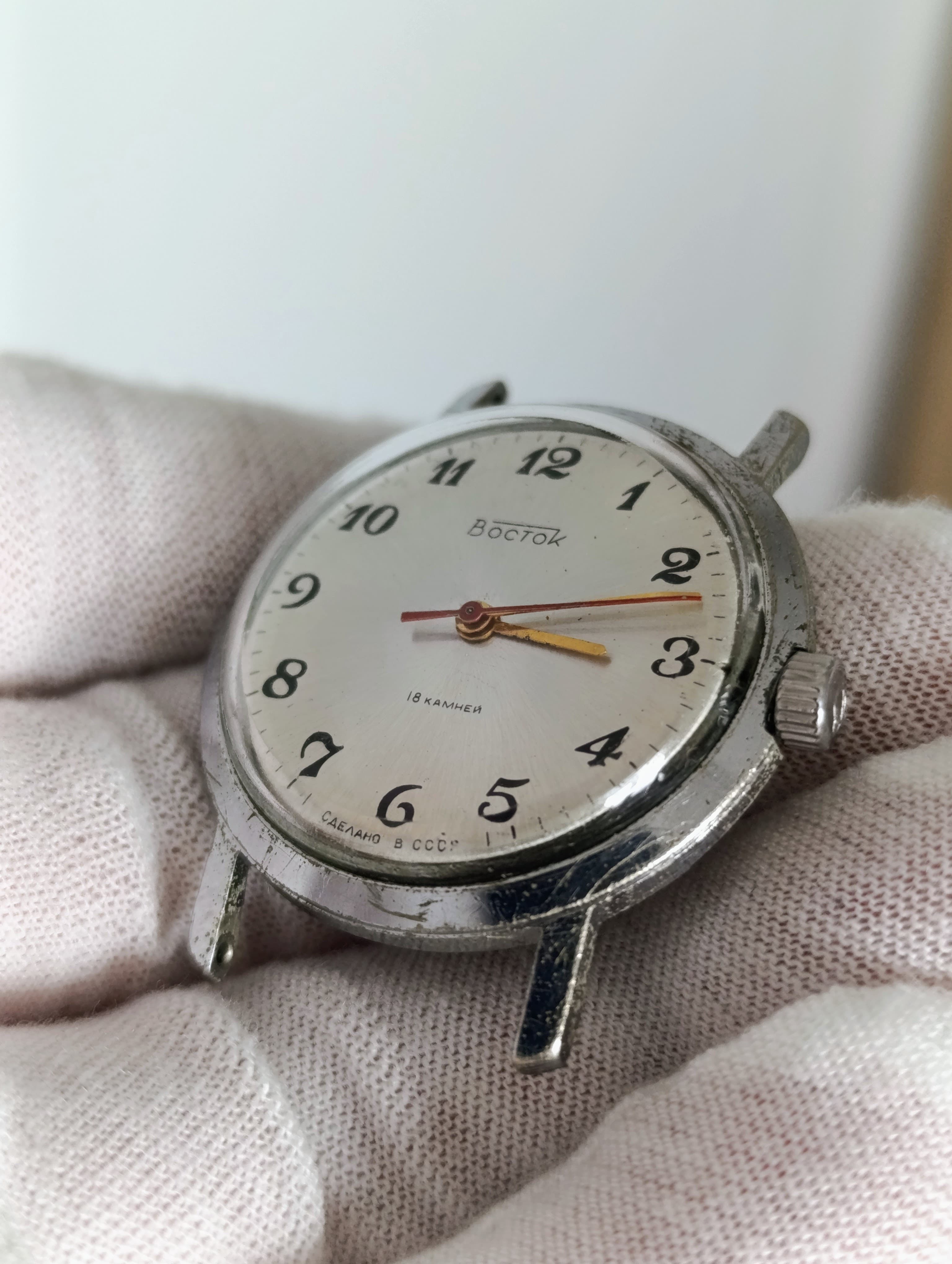 Rare Soviet Vostok 2209 – Classic 18-Jewel Mechanical Watch – thumbnail 4