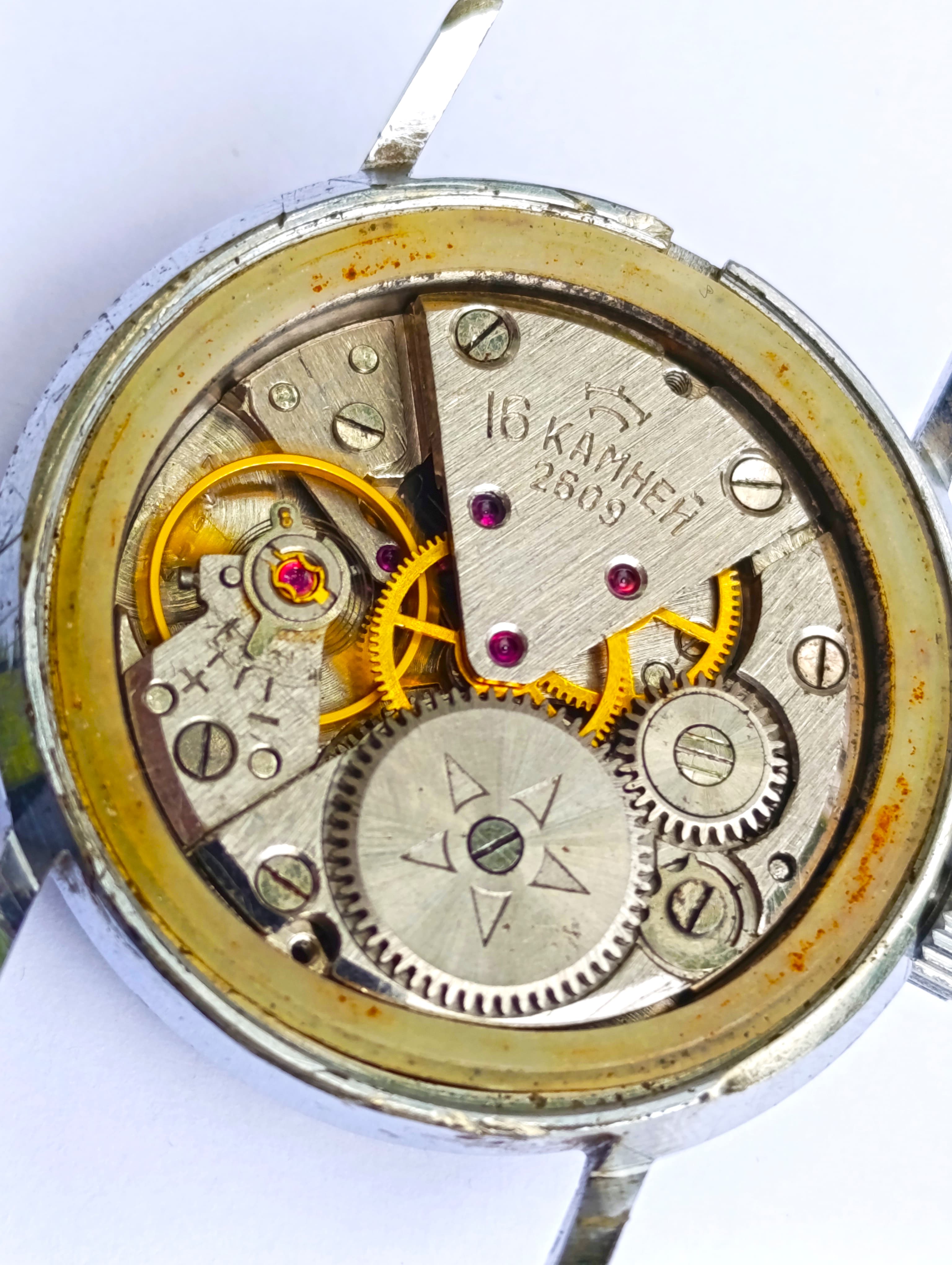 Vintage Raketa Watch - A Timeless Soviet Classic 1970s – thumbnail 2
