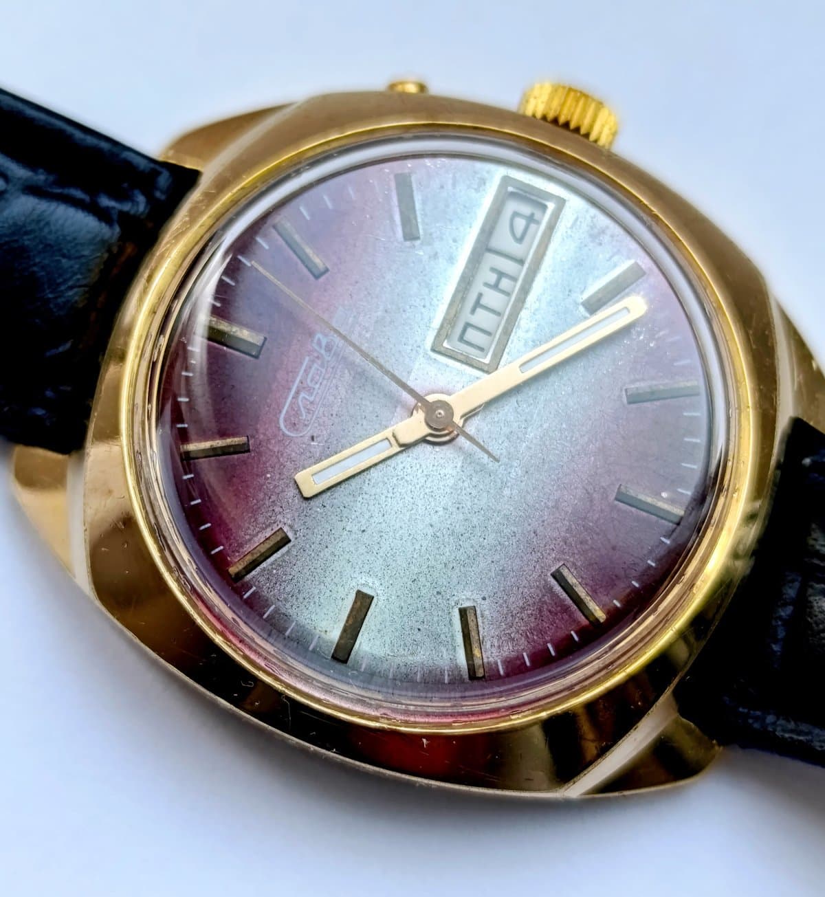Vintage Slava 2428 USSR Watch – Purple Gradient Dial, Cyrillic Day-Date – thumbnail 3