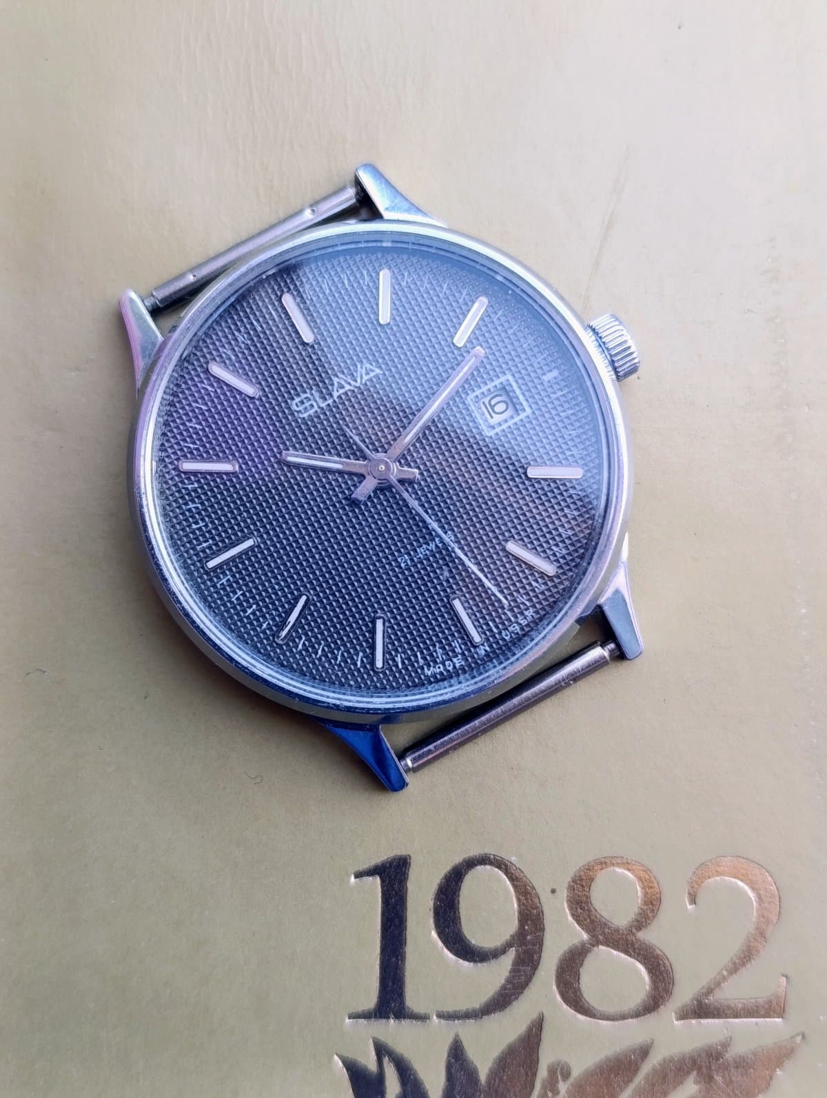 Vintage Slava Watch 2414 USSR 1980s – Black Guilloche Dial  21 Jewels Mechanical – thumbnail 7