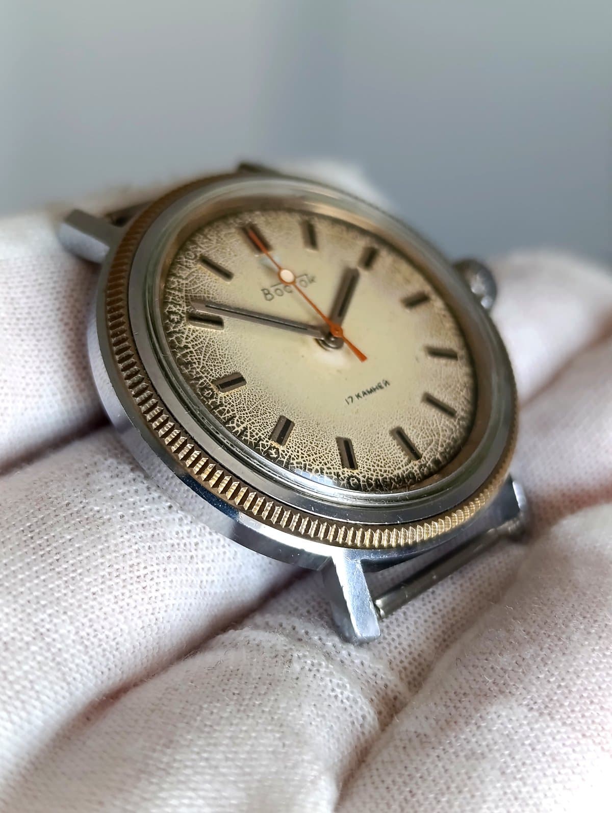 Vintage Soviet Vostok Hand-Wind Watch Caliber 2409A Crackle Dial Serviced 1980s – thumbnail 8