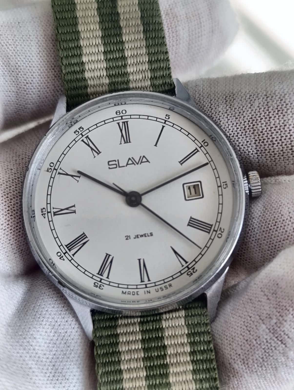Slava Cal. 2414 Soviet Mechanical Watch 1970s 21 Jewels