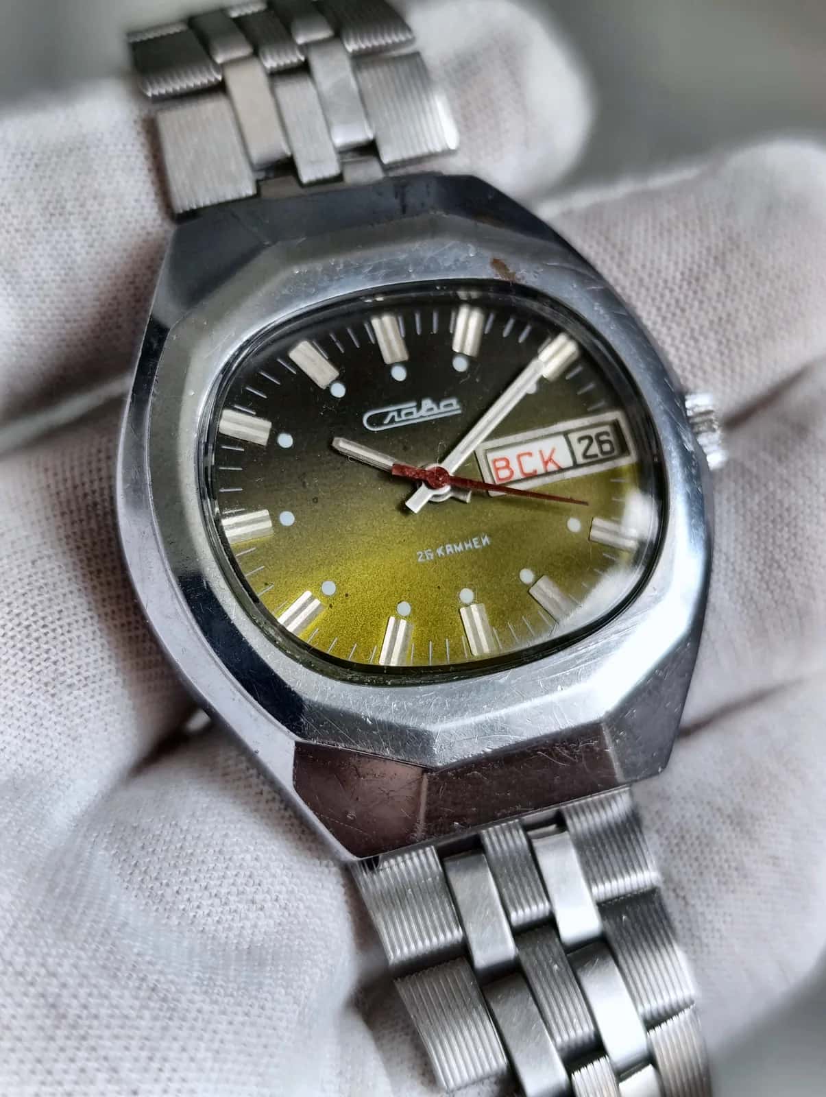 Slava 2428 Soviet USSR Watch 1980s, 26 Jewels, Green Dial